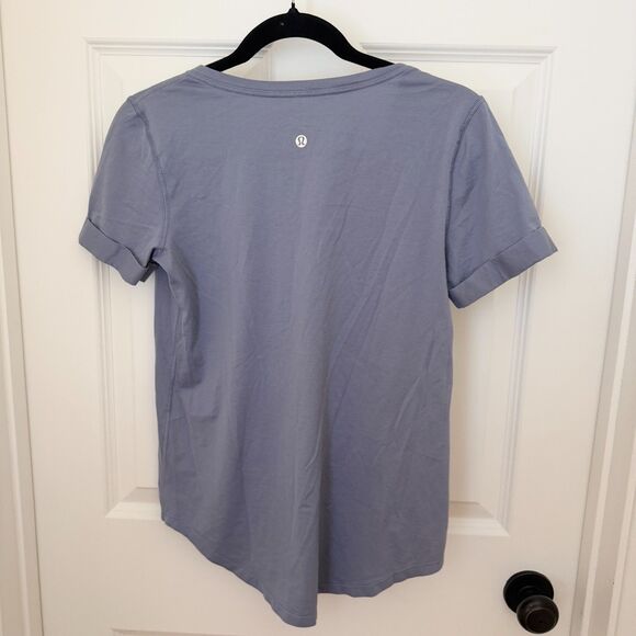 Women Lululemon Love Tee II Short Sleeve Relaxed Fit Hip Length in Peri Purple - Picture 3 of 7